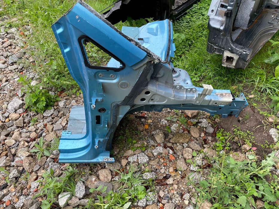 CADDY V 2K7 FORD CONNECT MK3  ćwiartka prawy przód