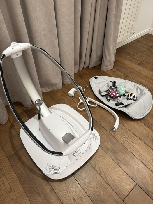 Ідеальне КРІСЛО-гойдалка 4MOMS MAMAROO5