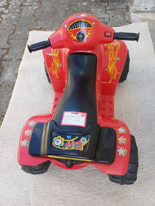 Moto elétrica tipo 4x4 para criança até aos 4 anos