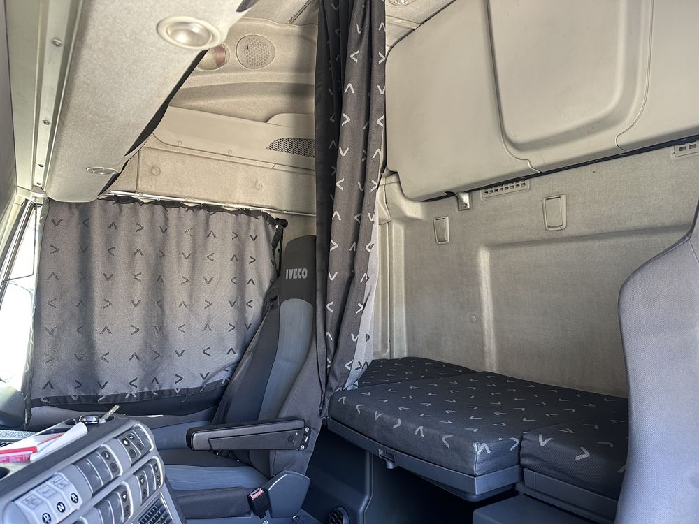 Camião Iveco Stralis + Porta-máquinas de 3 eixos
