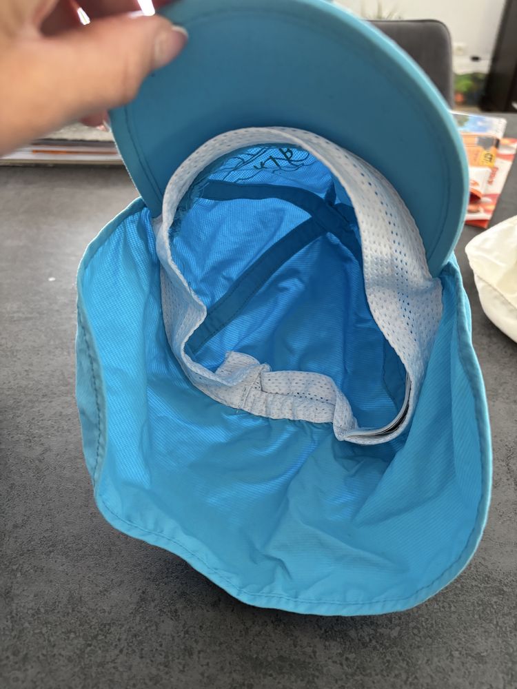 Czapka z daszkiem i osłoną na kark i uszy, rozm. 51