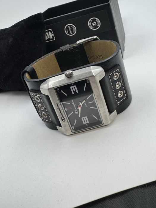 Кварцевые часы состояние  новое