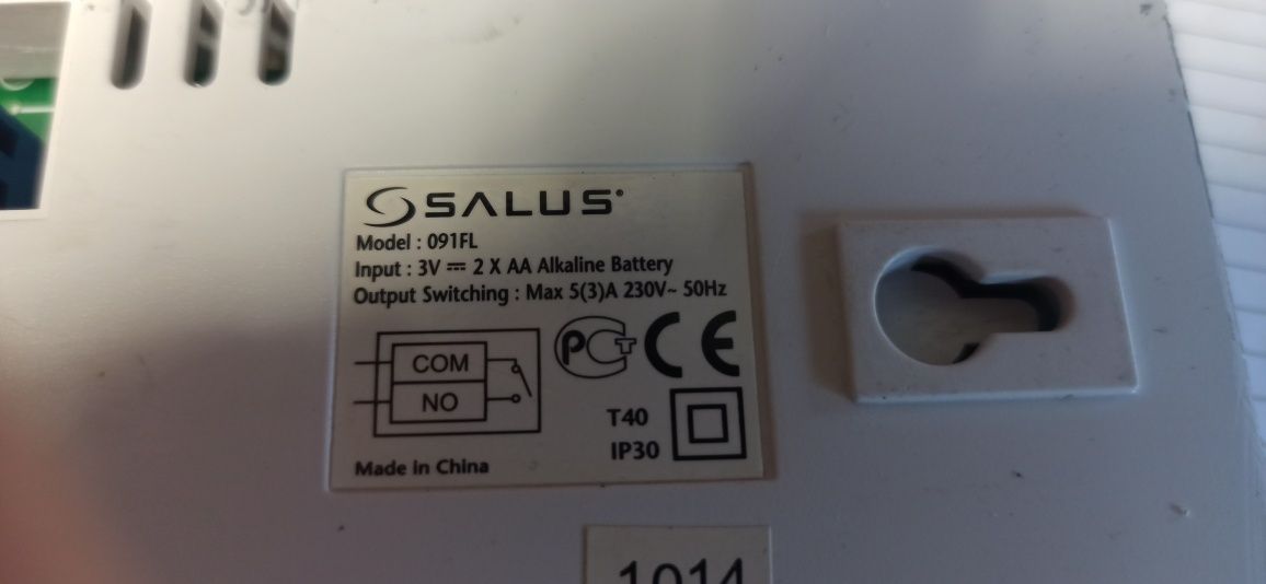 Termostat pokojowy Salus przewodowy