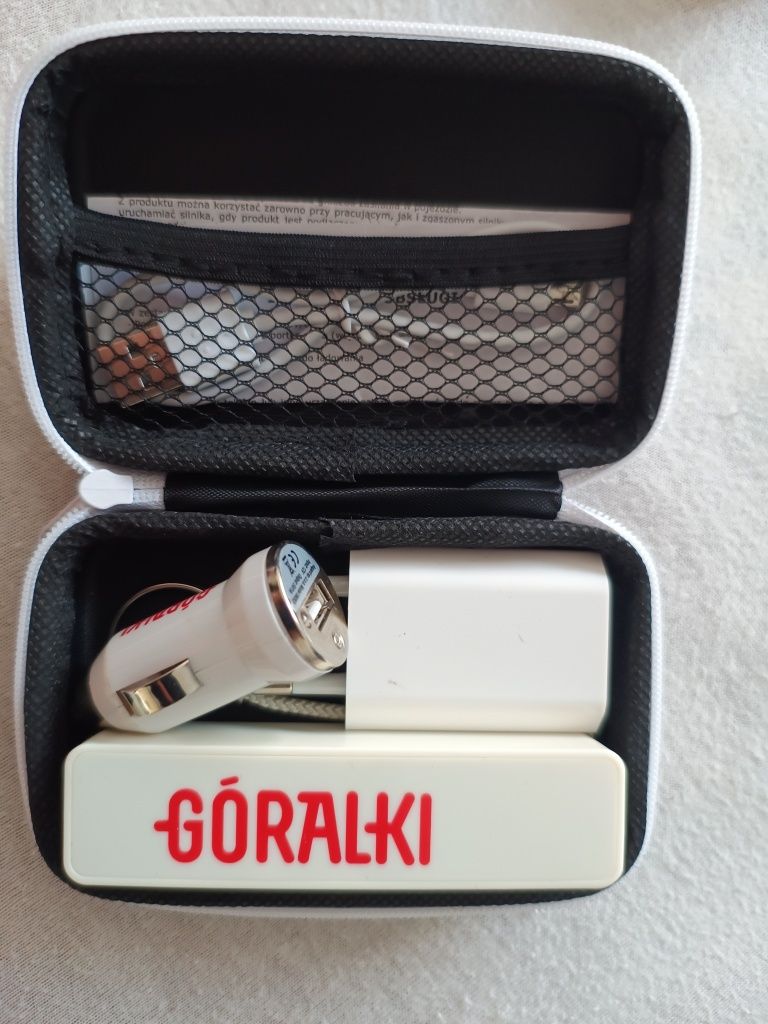 Zestaw 3x powerbank, ładowarka samochodowa, adapter
