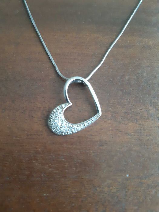 Fio coração prata e zicórnias