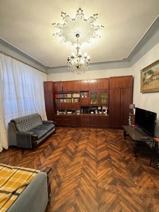 Продам 4-кімнатну квартиру в районі Держпрому (Центр)