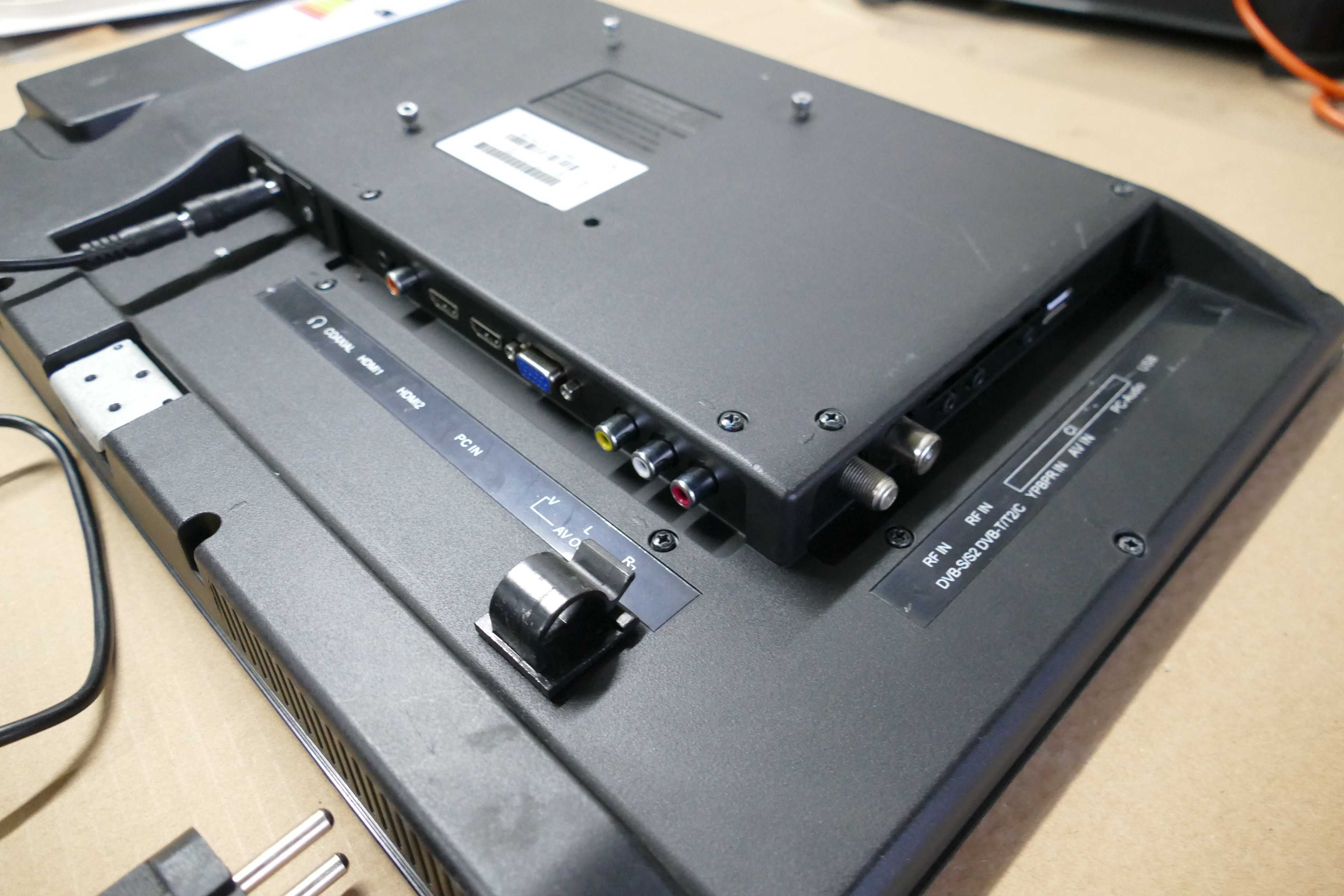 Telewizor Alphatronics 19 " kamper bus