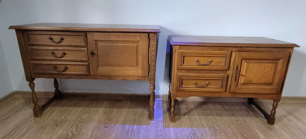 Zestaw dwóch drewnianych szafek (komody) w stylu rustykalnym