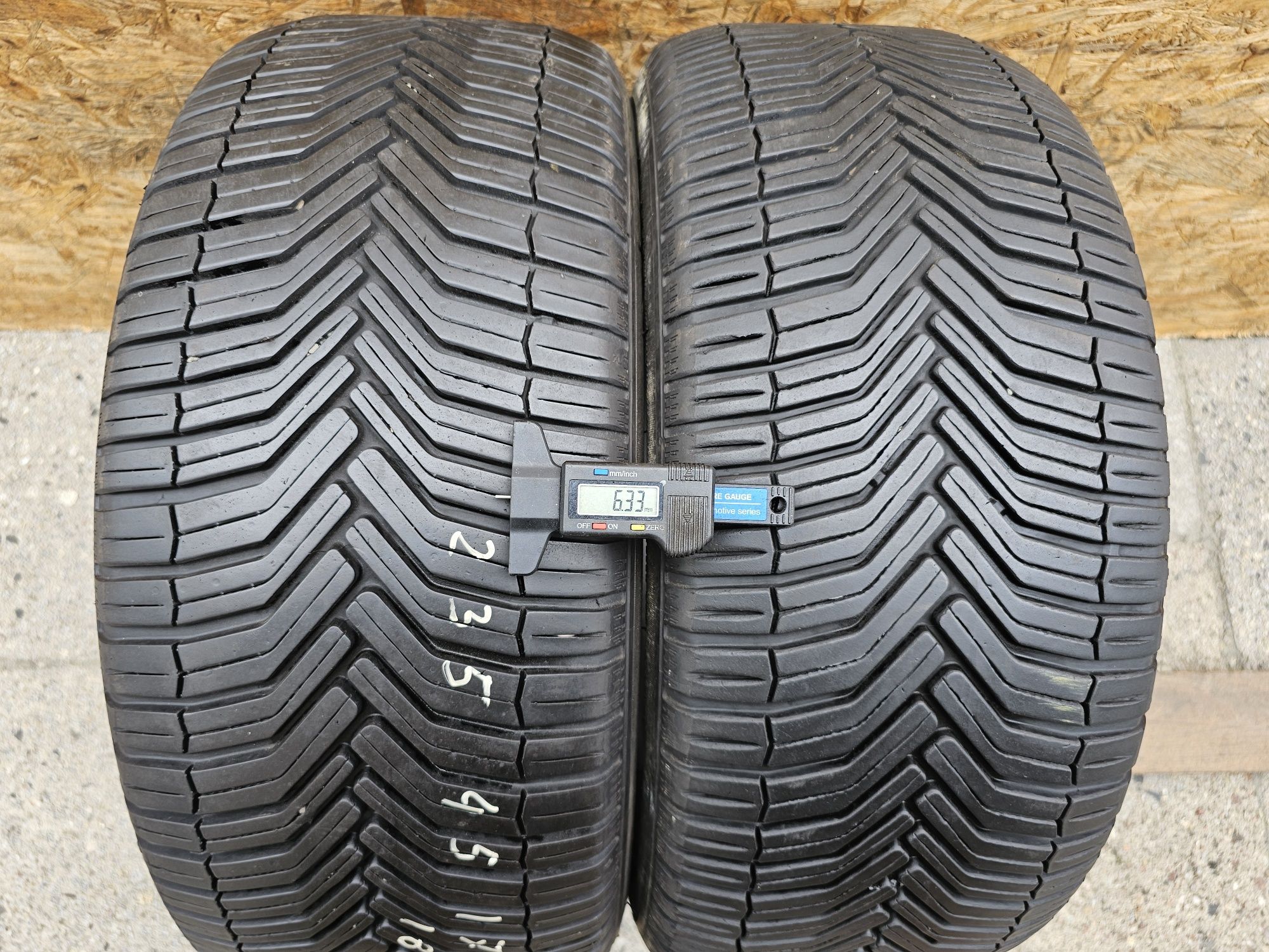BDB Stan!!  235/45 r17 Michelin Cross Climate. 5018