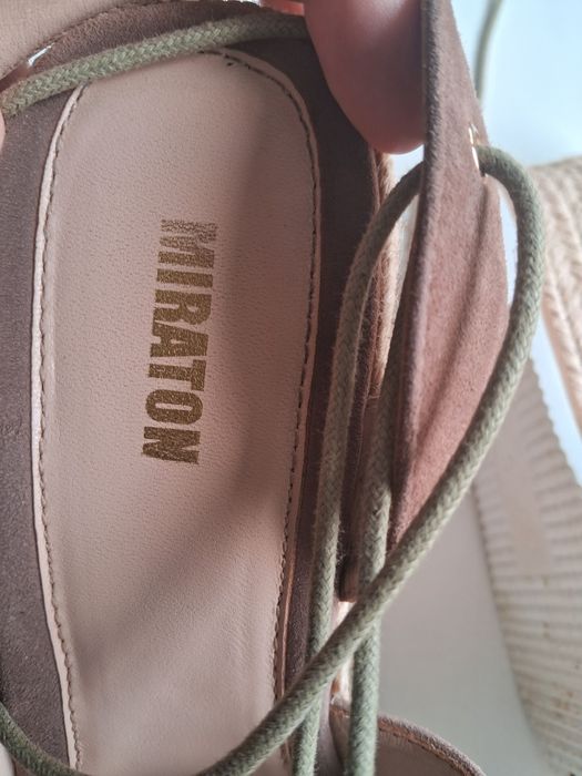 босоніжки 40 26см замша Miraton бежевий колір плетена танкетка