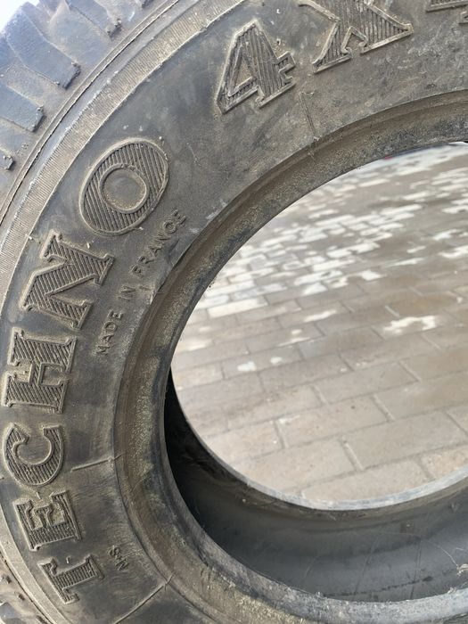 Продам АТ резину 4*4 215 70 15