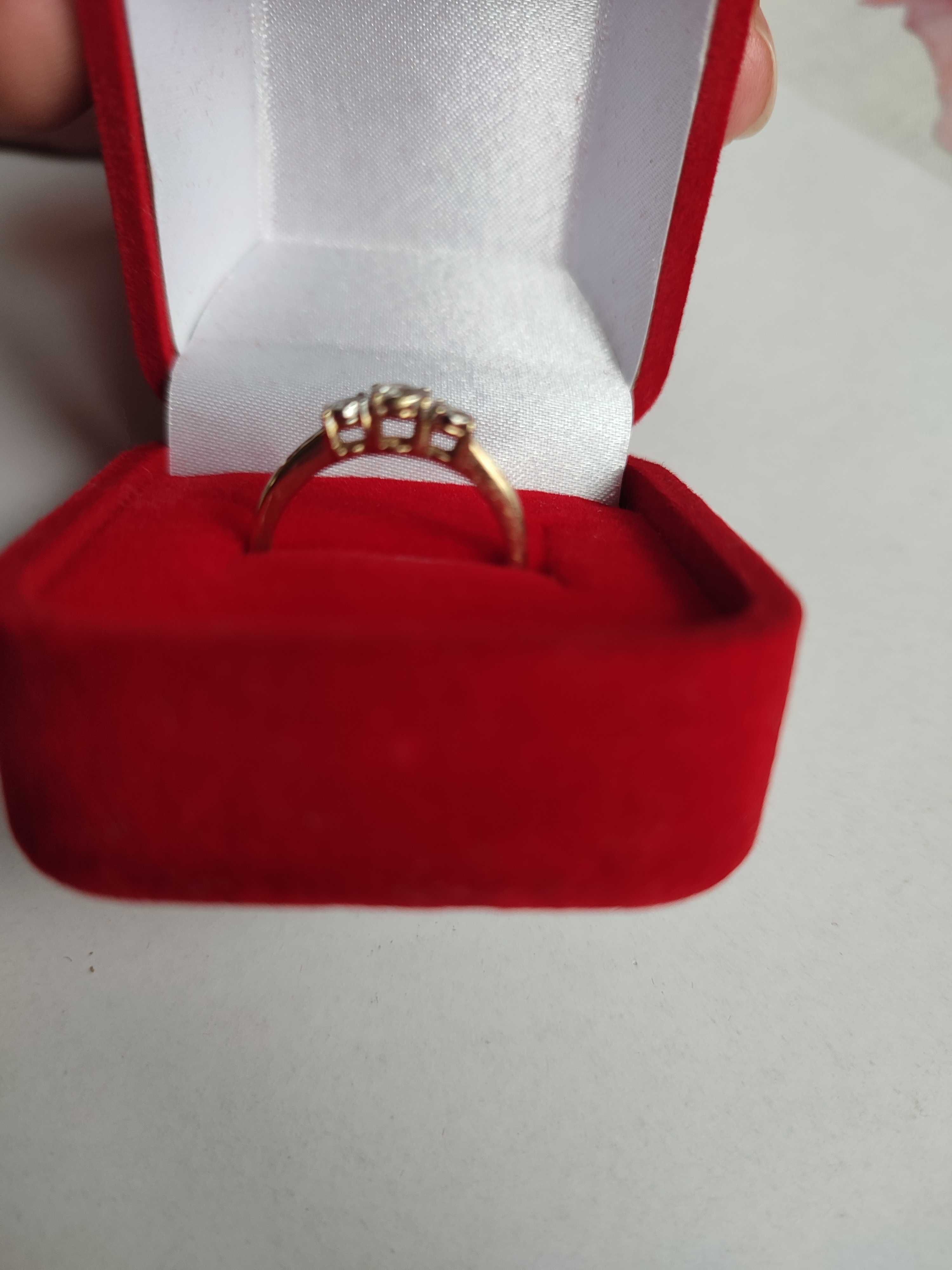 Złoty pierścionek brylant próba 585 rozmiar 11