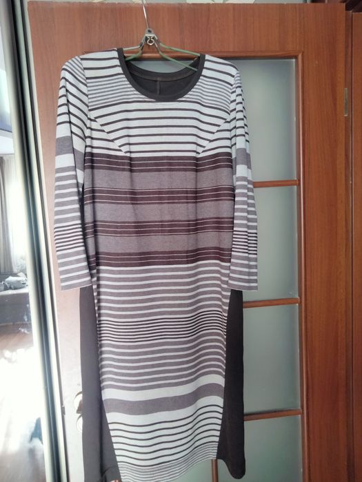 Продам гарний, трикотажний костюм (плаття+піджак) в гарному стані.