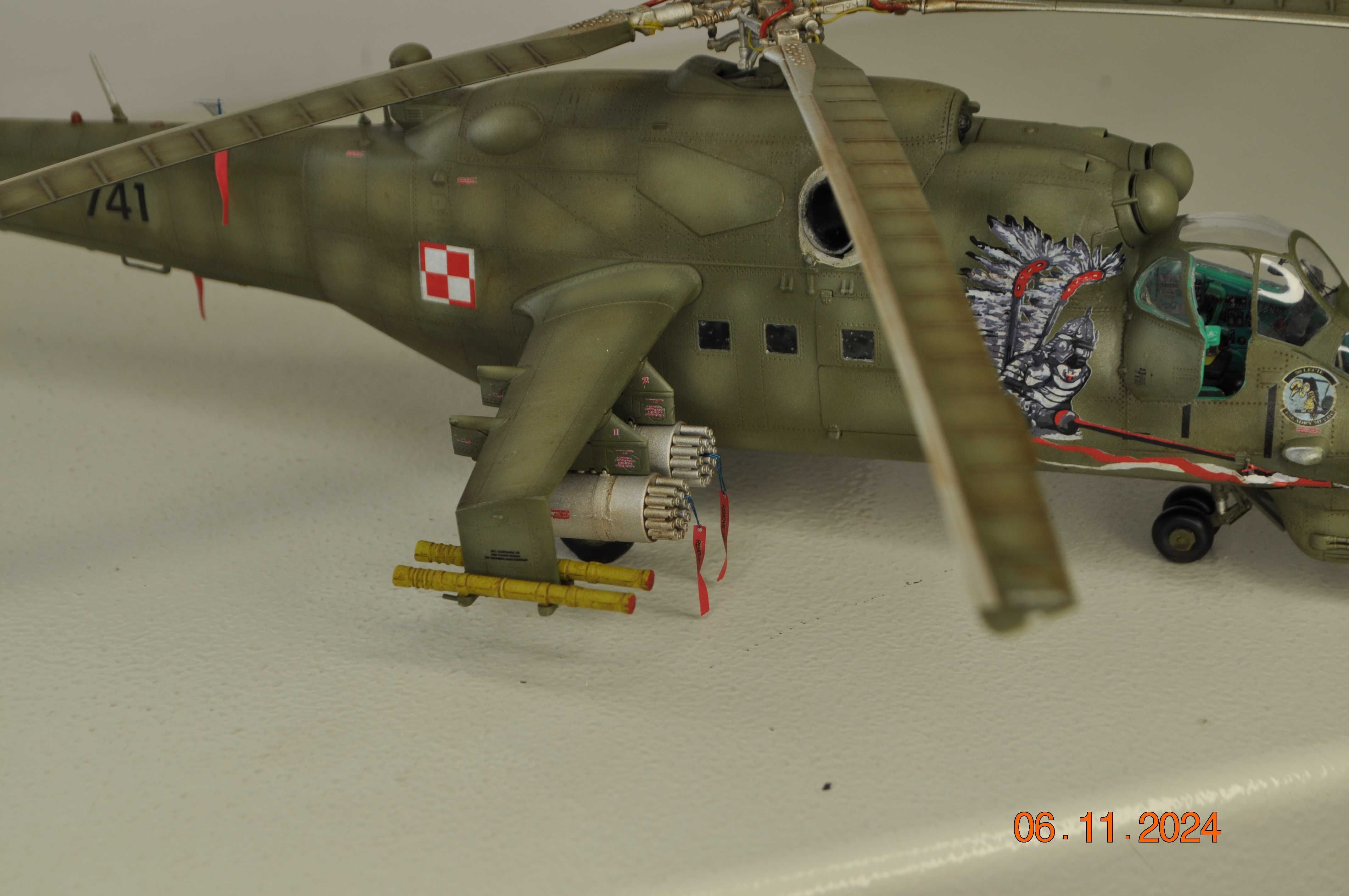 Model śmigłowca Mi-24 D HIND Husarz malowanie 2018  1/48
