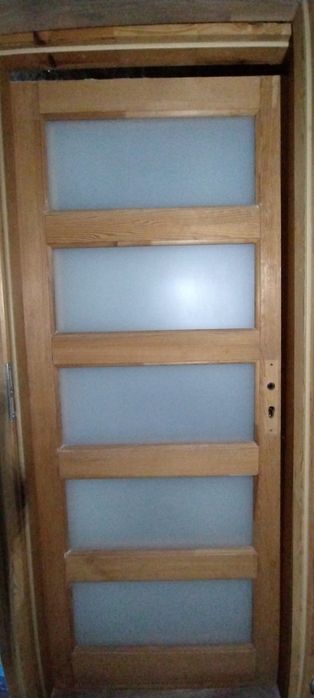 Drzwi wewnętrzne drewniane z szybkami mlecznymi 80 L i P z ościeżnicą