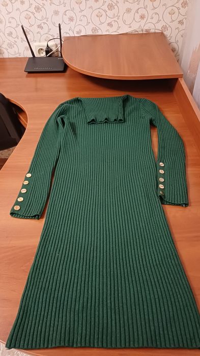 Платье тёплое, цвет хаки в идеальном состоянии