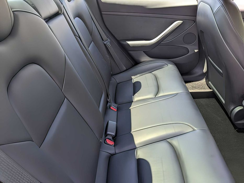 Tesla Model 3      2022