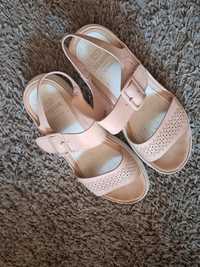 Sandálias rosa claro 38