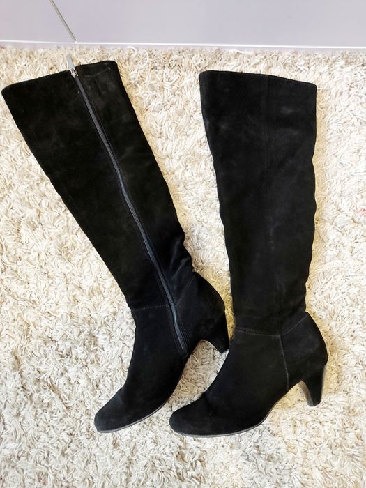 Замшеві високі чоботи