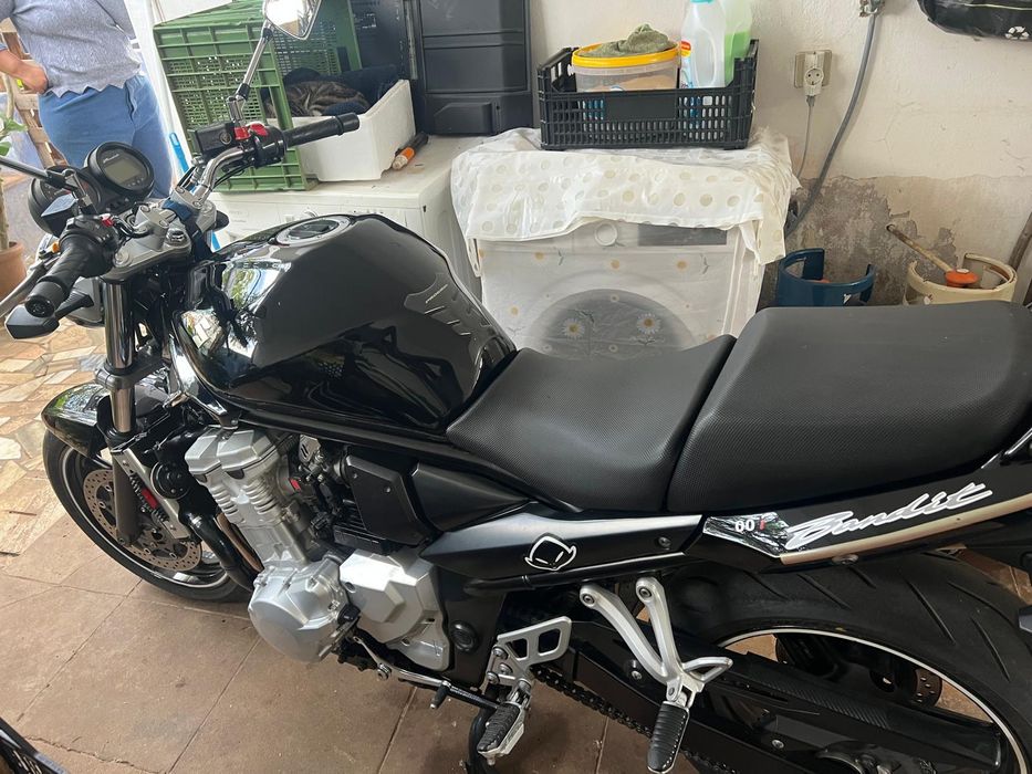 Vendo mota Suzuki bandit 2011