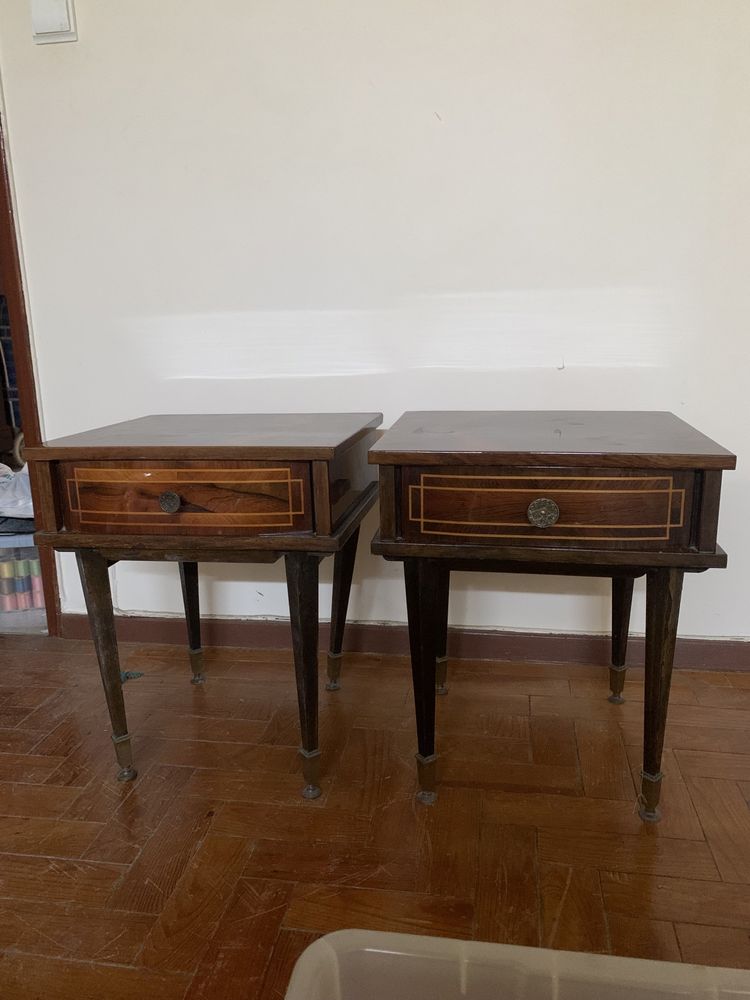 Conjunto mesas de cabeceira antigas