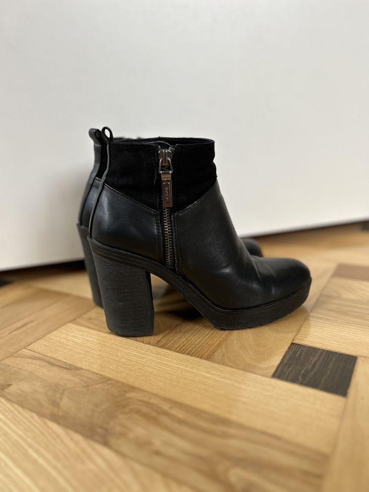 buty damskie botki czarne Bershka skórzane eko skóra suwak obcas