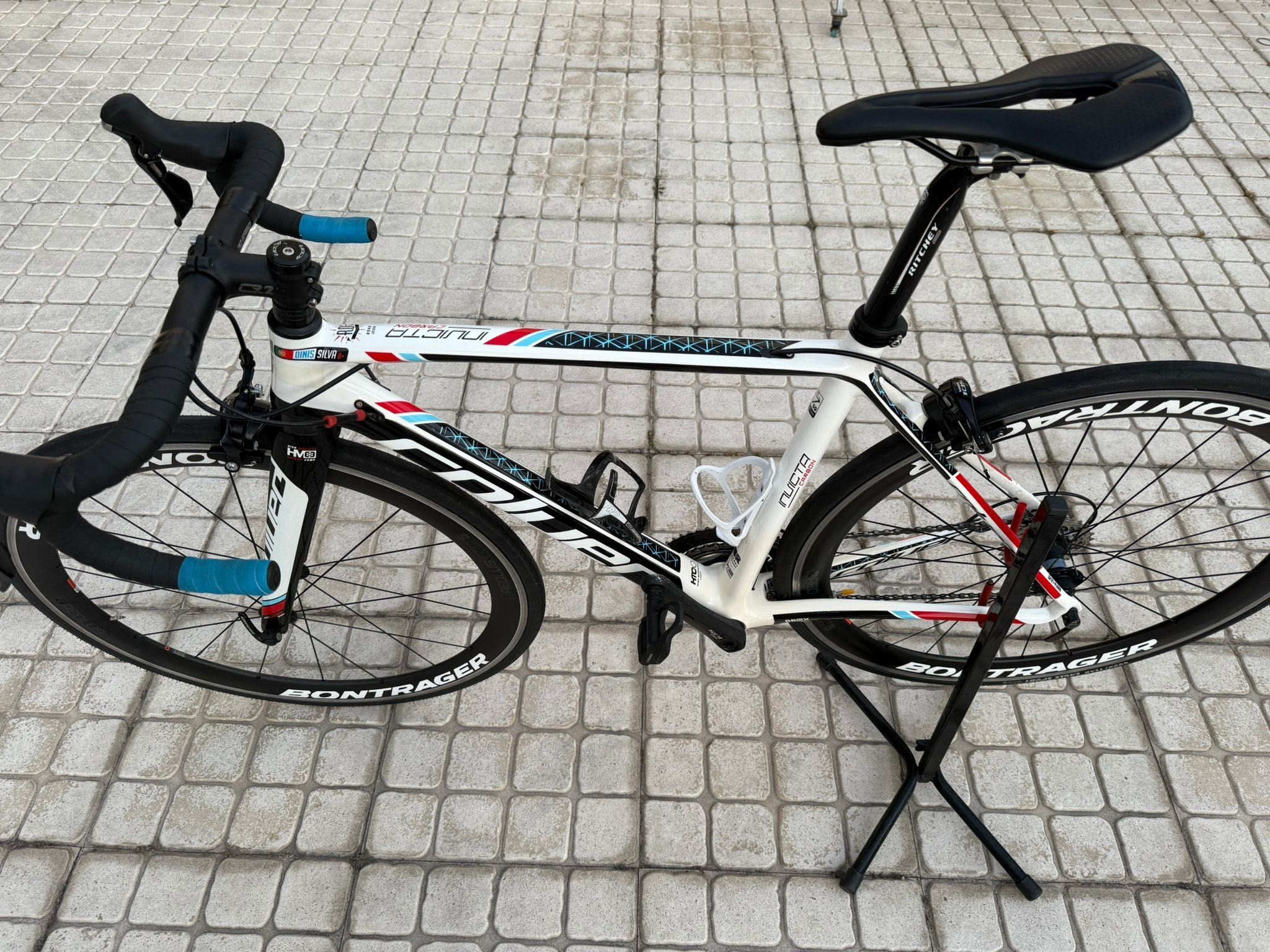 Coluer invicta Carbon