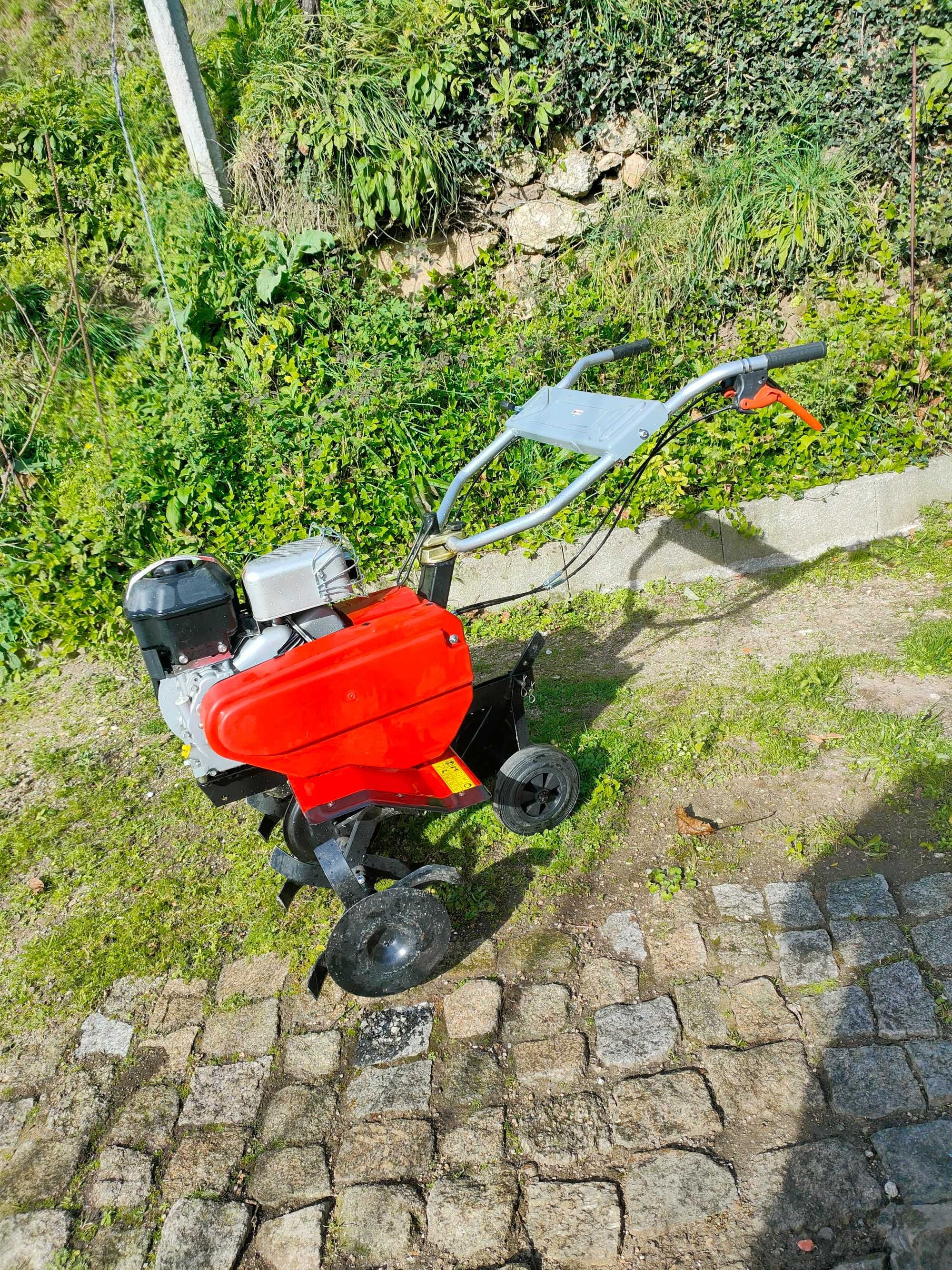 Motoenxada/Motocultivador Nova 8CV