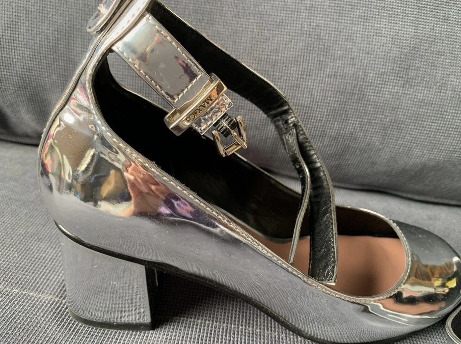 Sapatos prateados da Max&Co