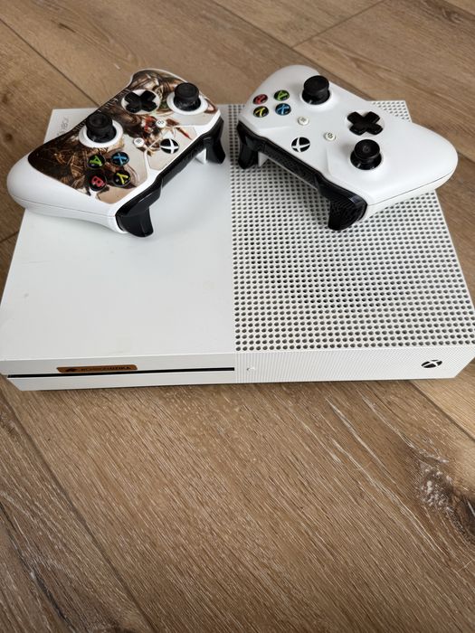 Xbox one s 2 pady plus 8 gier