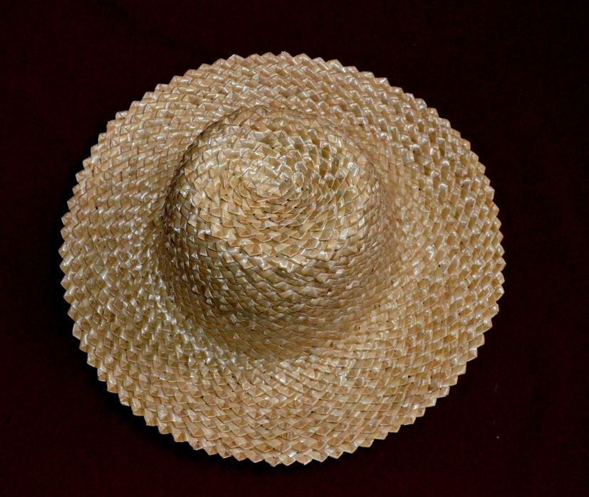 Капелюхи з житньої соломи, віночки, гілочки