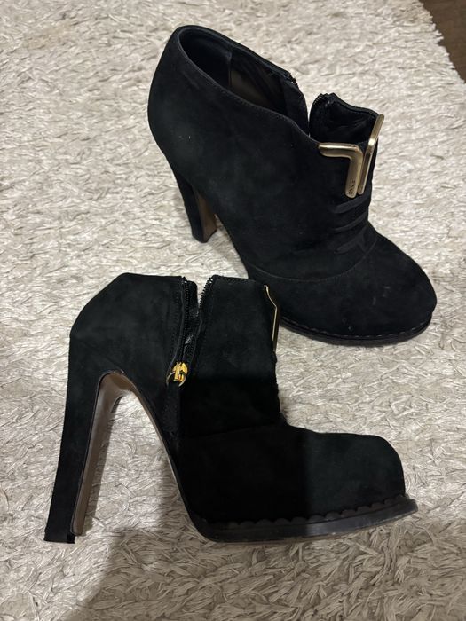 Продам нові чобітки Pinko(оригінал), якість чудова, колодка зручна.