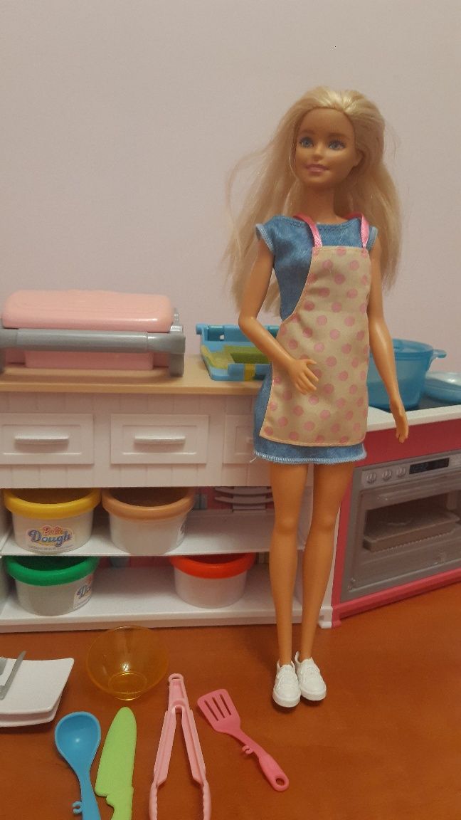 Lalka Barbie - zestaw kuchenny/kuchnia