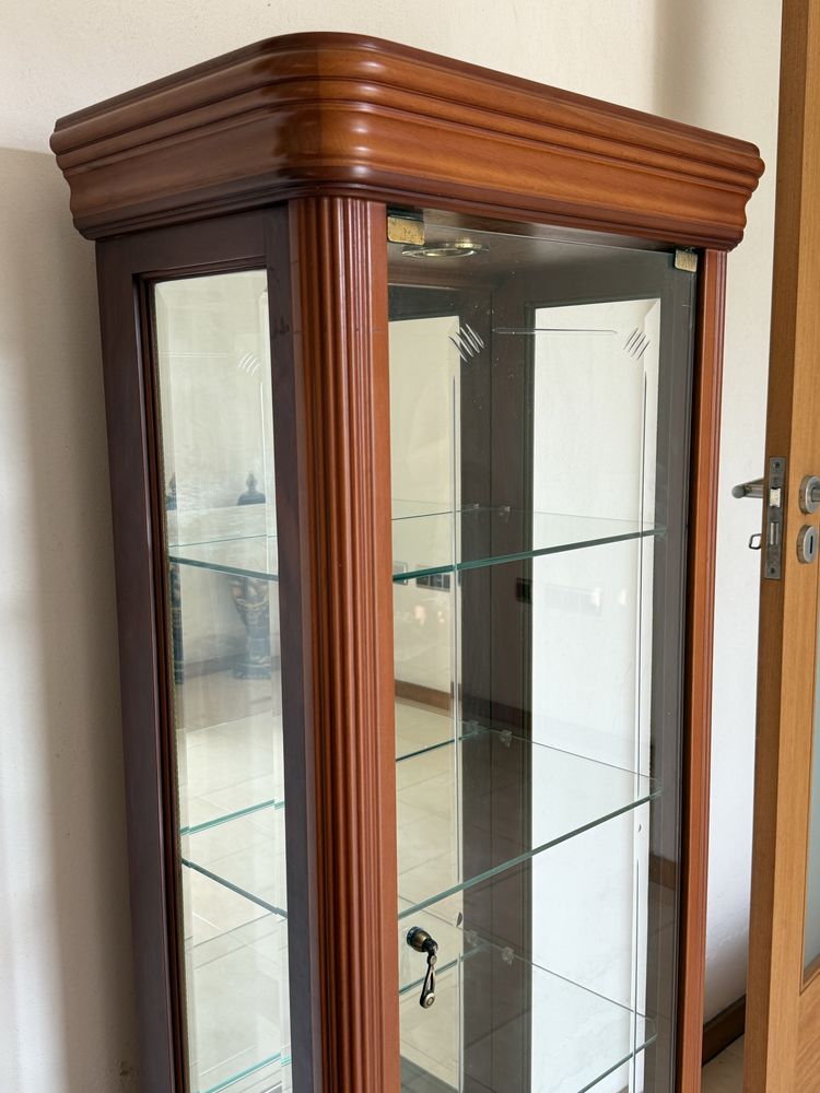Armário de madeira para sala