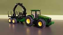 Siku traktor John Deere plus przyczepa do drzewa 1 50