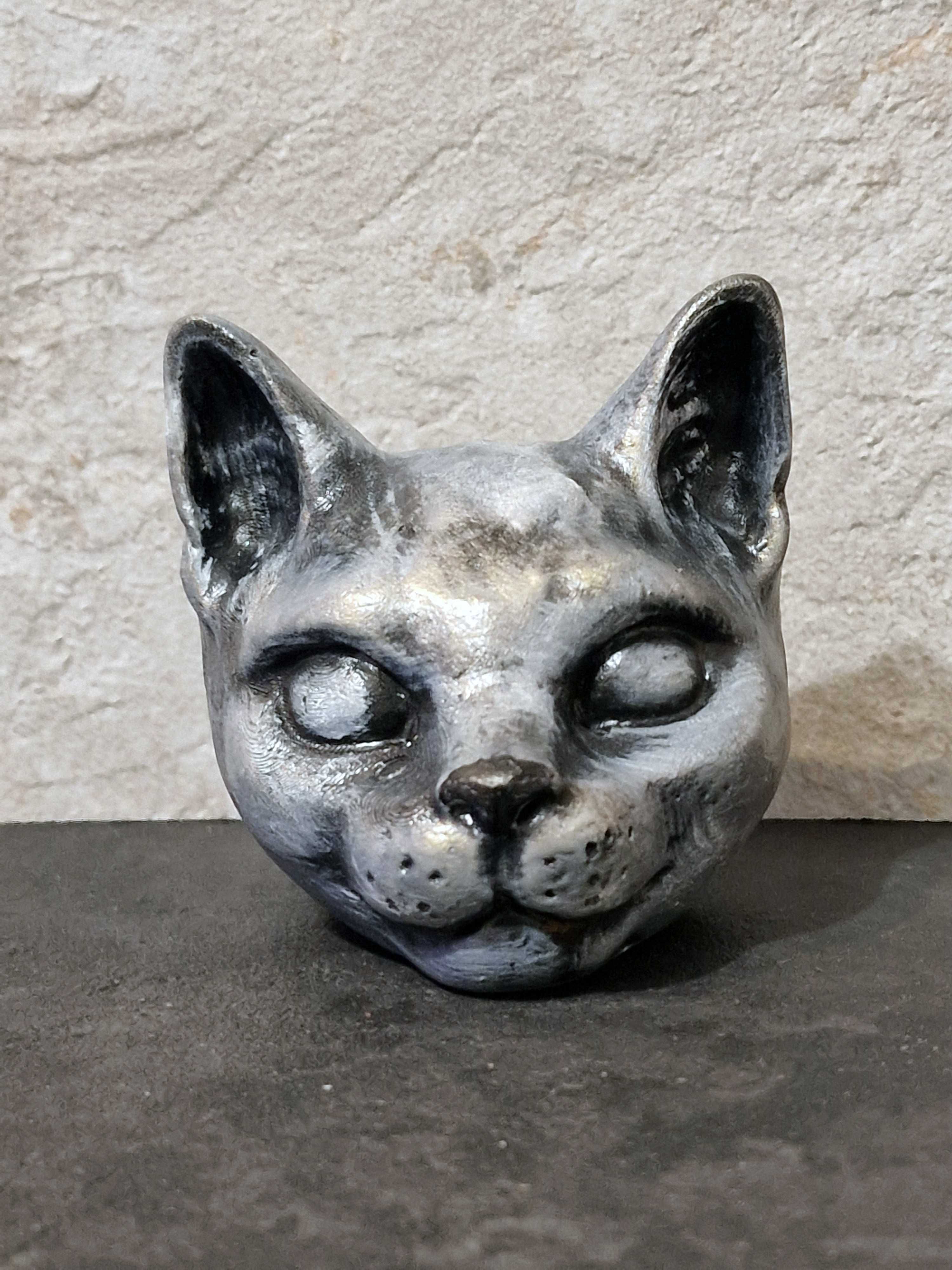 Rzeźba Głowa kota srebrny wys. 7,3 cm