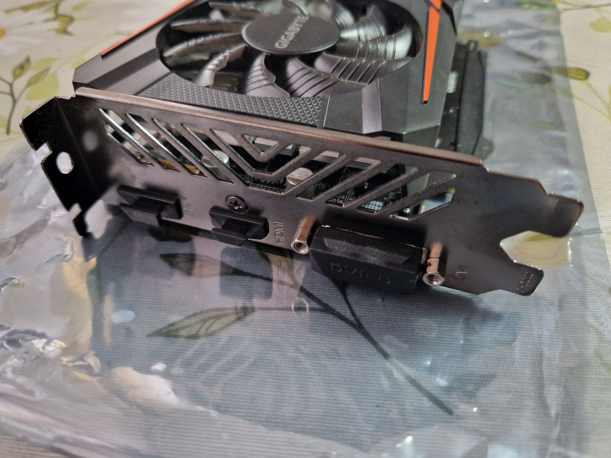 Gigabyte 1040Ti , Hyper-X Fury 16gb DDR4