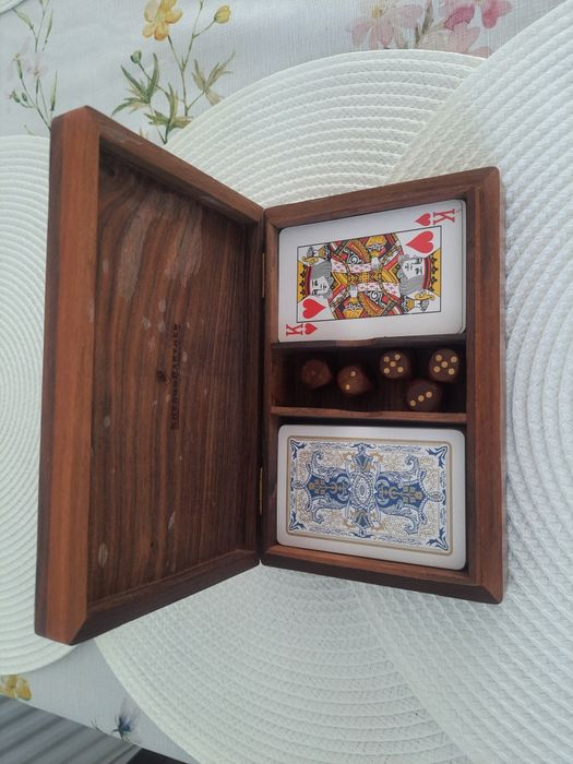 Karty do gry dwie talie w drewnianym pudełku