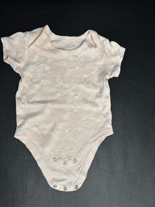 Вещи на  девочку возраст 6-9 месяцев