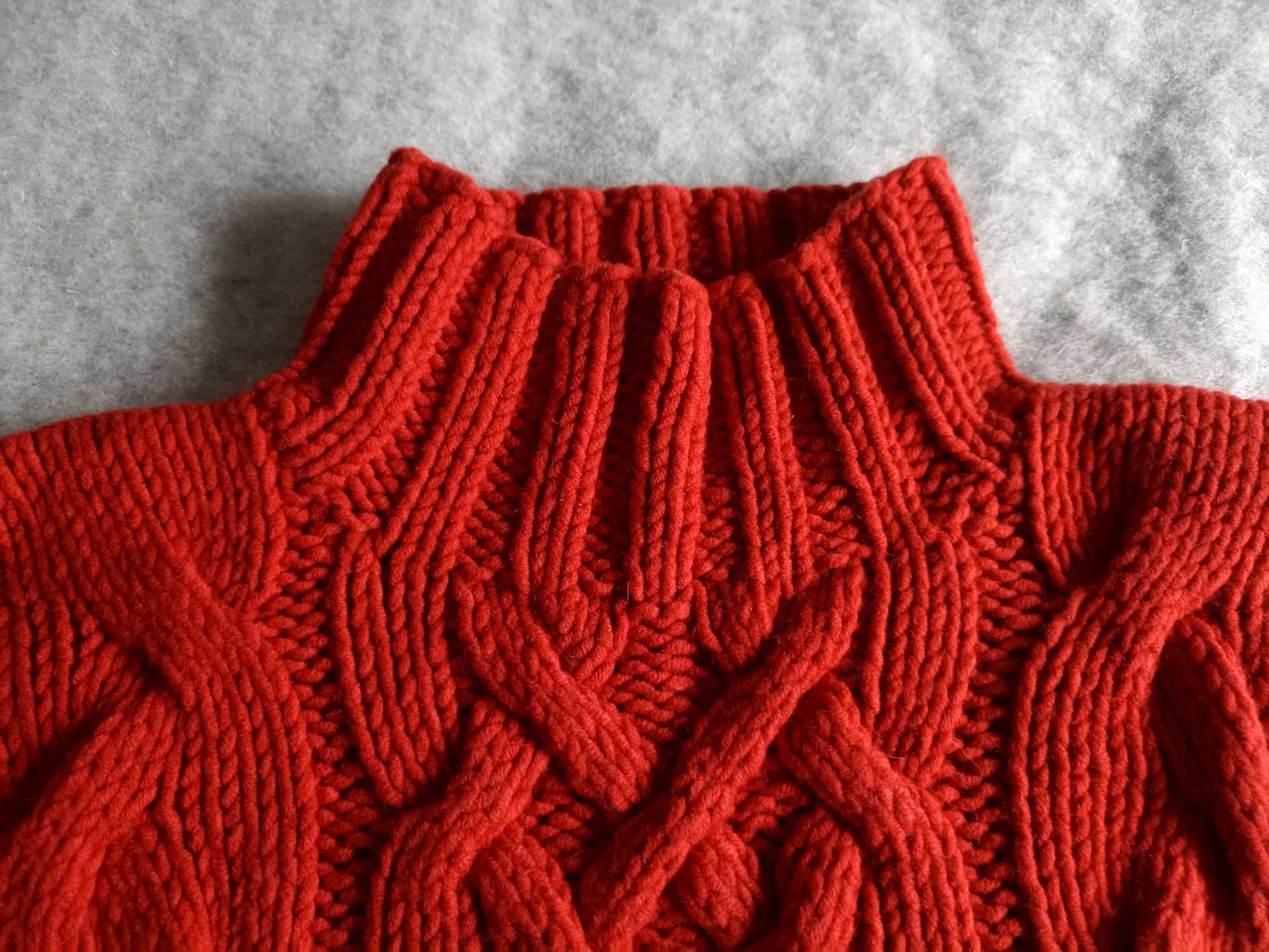 Gruby czerwony sweter półgolf warkocze wełna marks&spencer