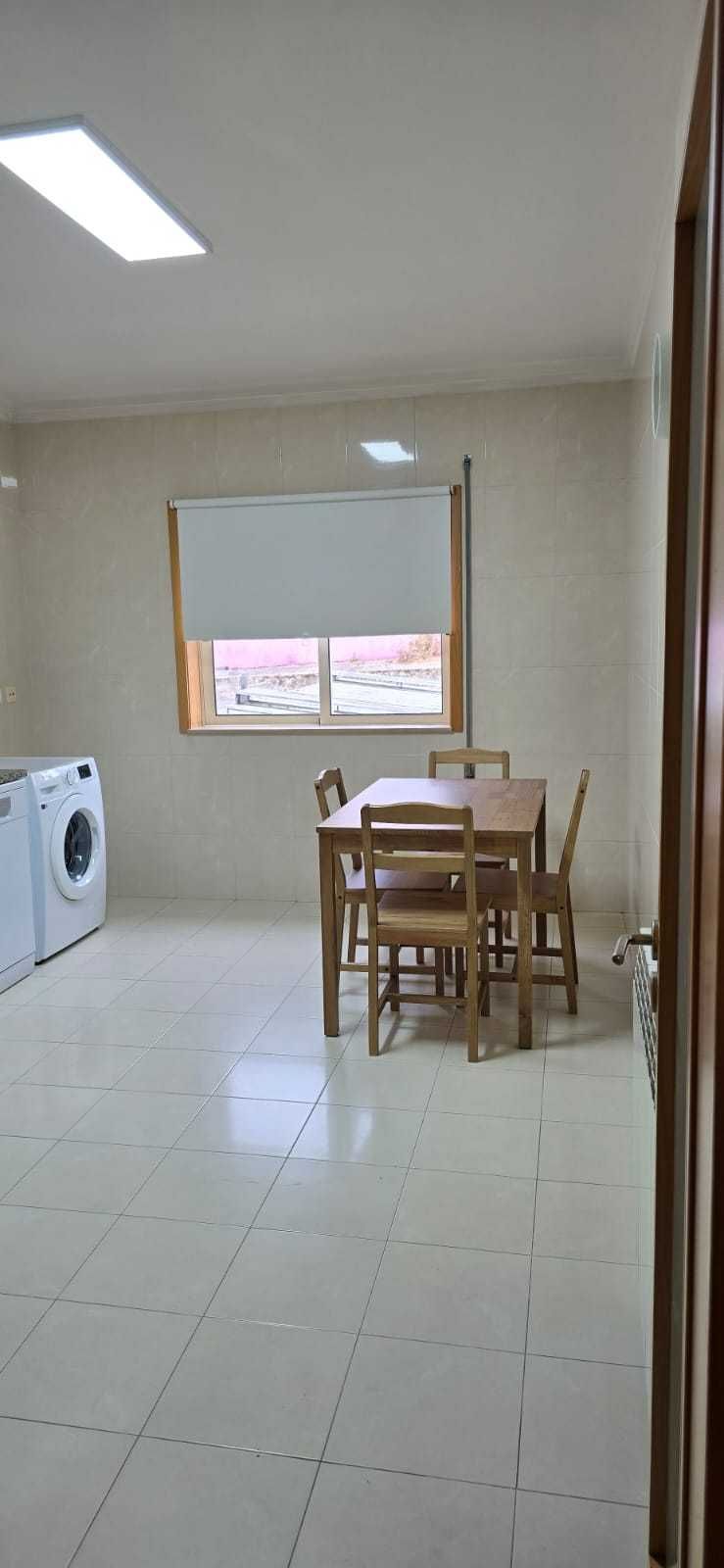 Alugam-se 3 quartos para estudantes em Barcelos frente ao IPCA 100ml;