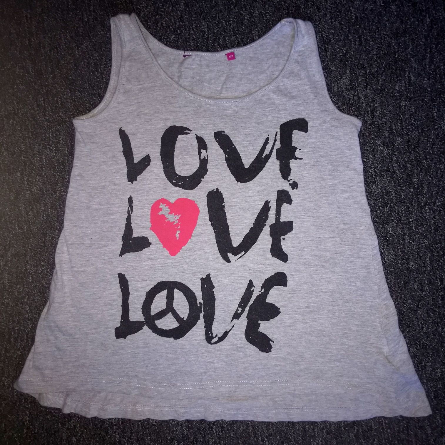Top z napisem love x3