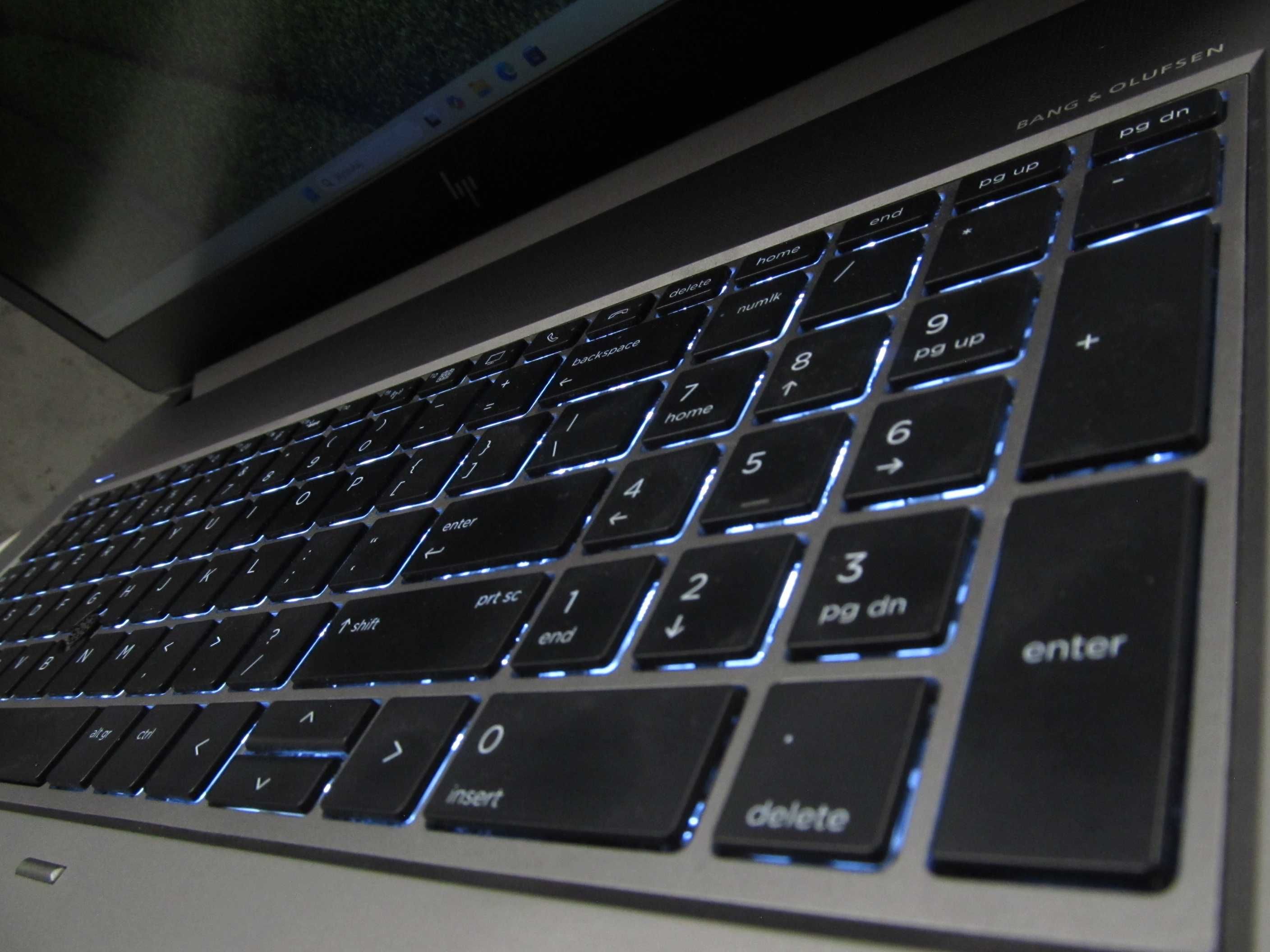 B. MOCNY HP Zbook 17 G5 i7 8850H 48GB 512SSD NVIDIA QUADRO P3200 6GB