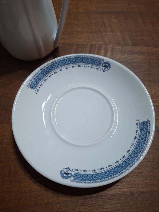 Conjunto de almoçadeiras e leiteiras