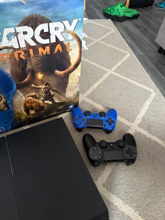 PS4, 1TB pamięci + 2 pady+ 9 gier