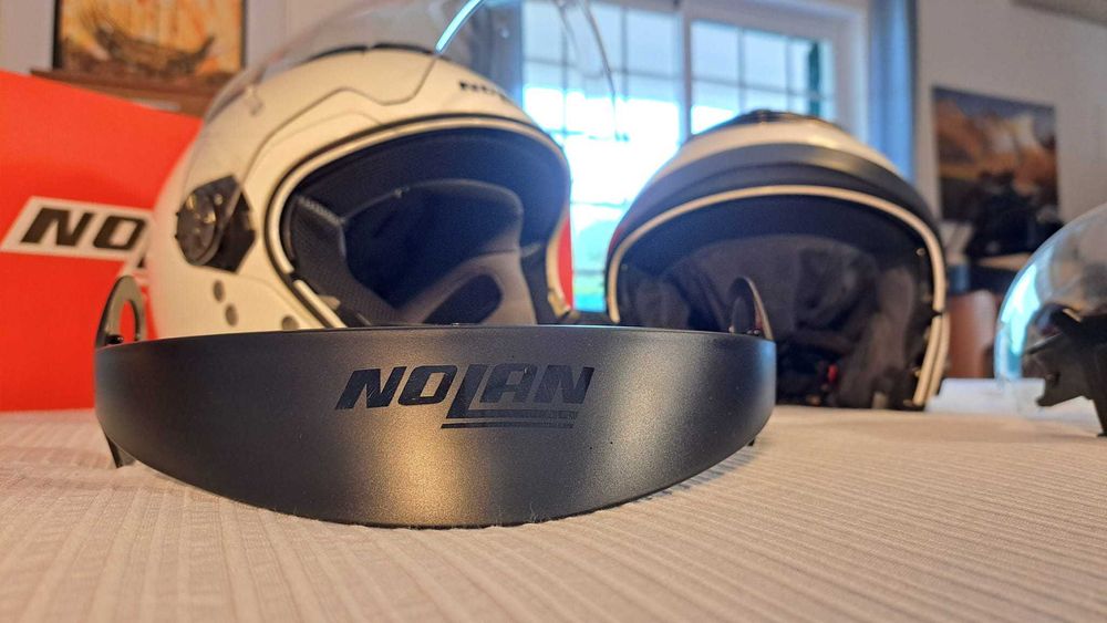 Dois capacetes de marca NOLAN N43 AIR CLASSIC