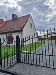 Sprzedam piękny domek  Głubczyce -Widok w zabudowie bliźniaczej .