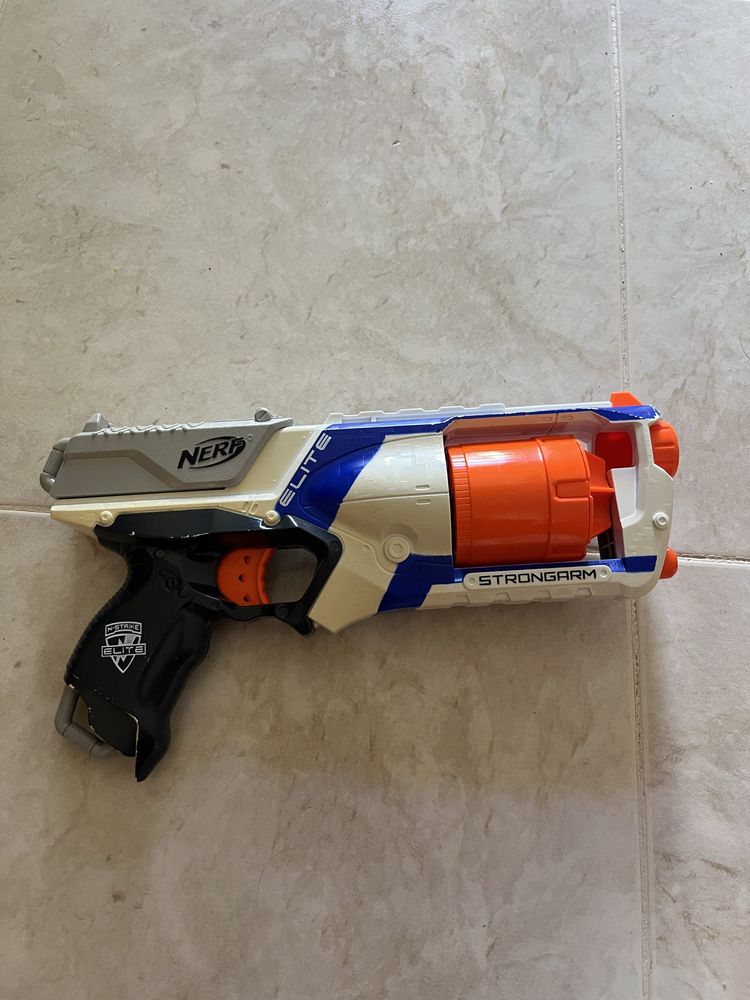 Nerf Strongarm bom estado