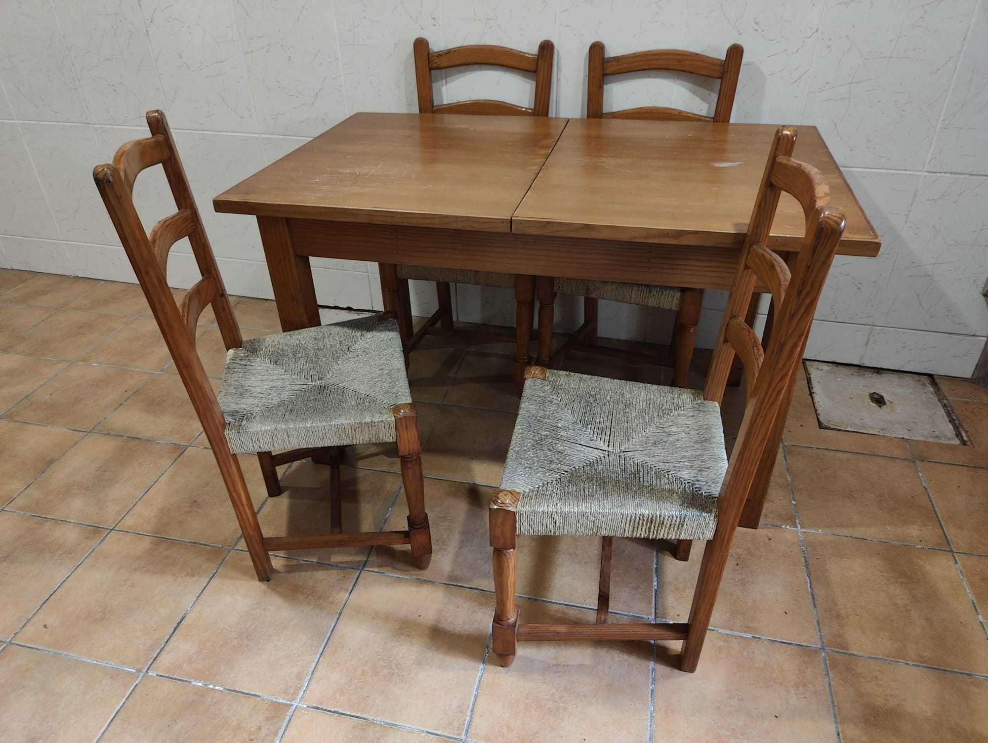 Mesa de madeira + 4 cadeiras
