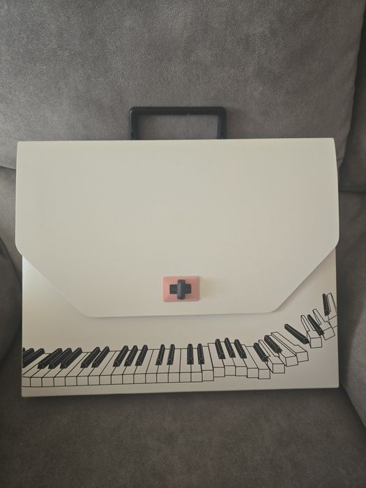 Папка-портфель с ручкой для школы